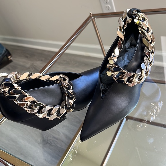 Authentic Burberry shoes - Picture 11 of 16